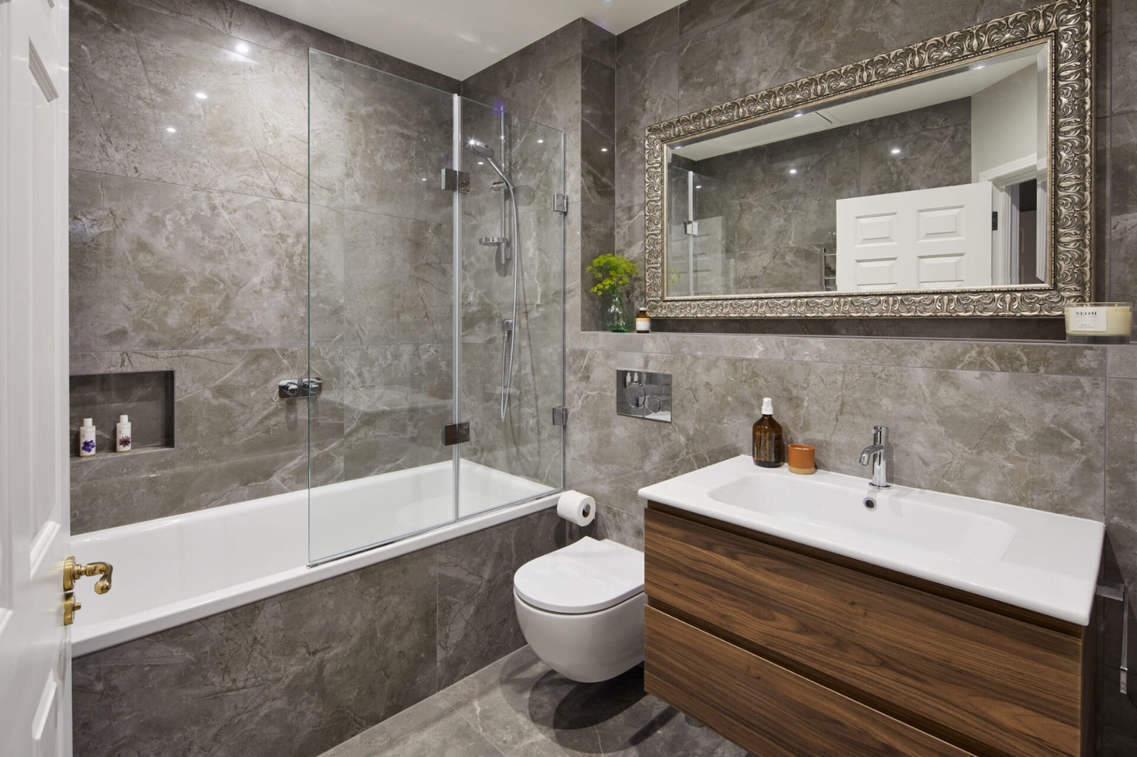 Elegant Showers Australia: Affordable Luxury Bathrooms Made Easy