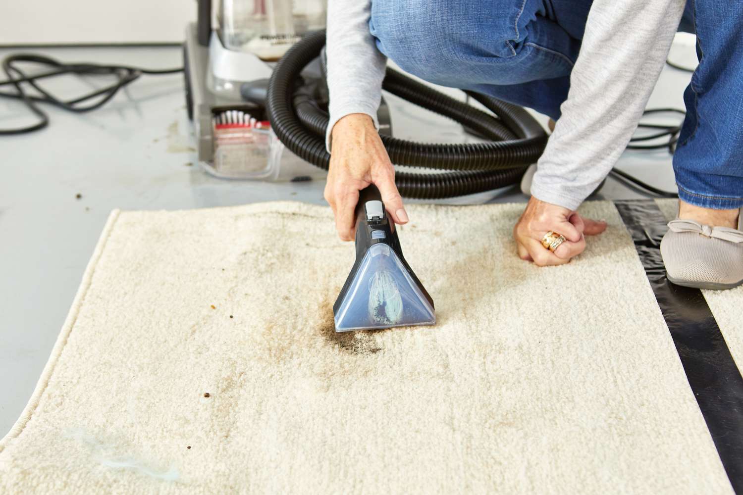 Carpet Cleaning Dubai Experts Removing Stains Effortlessly